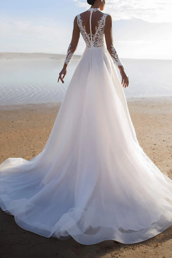 Abito da sposa bohémien a trapezio con colletto illusione e maniche lunghe in pizzo